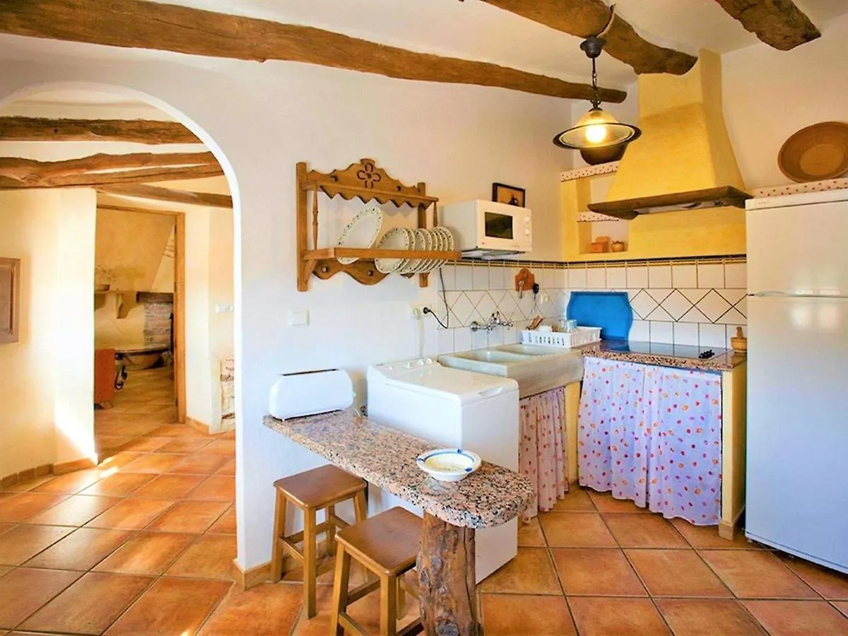 Inviting Holiday Home In Laroya With Shared Pool