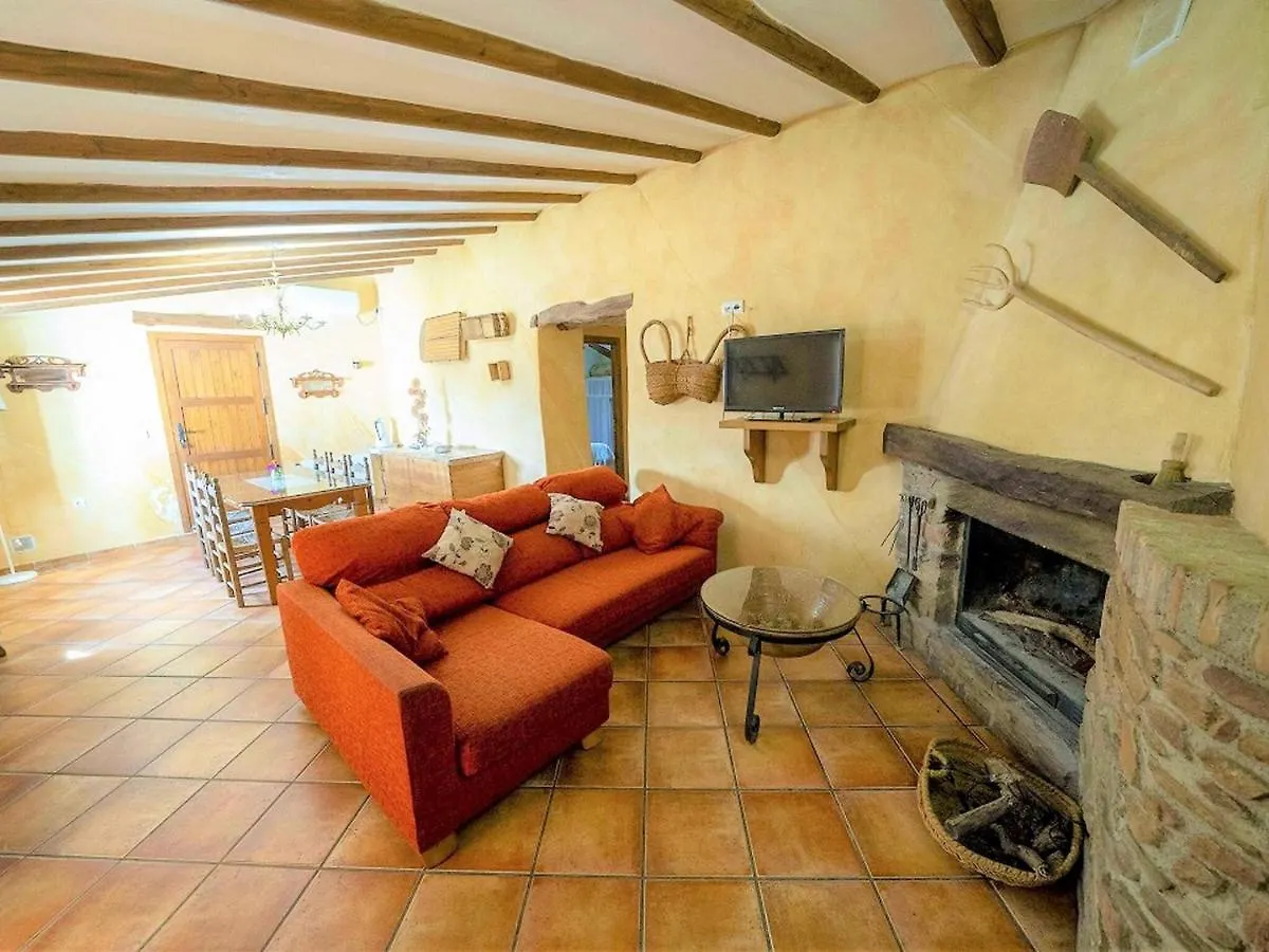 Inviting Holiday Home In Laroya With Shared Pool