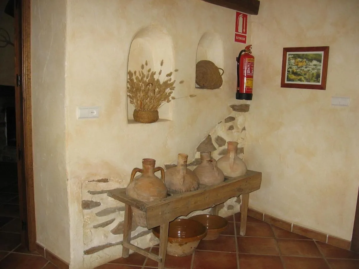Inviting Holiday Home In Laroya With Shared Pool
