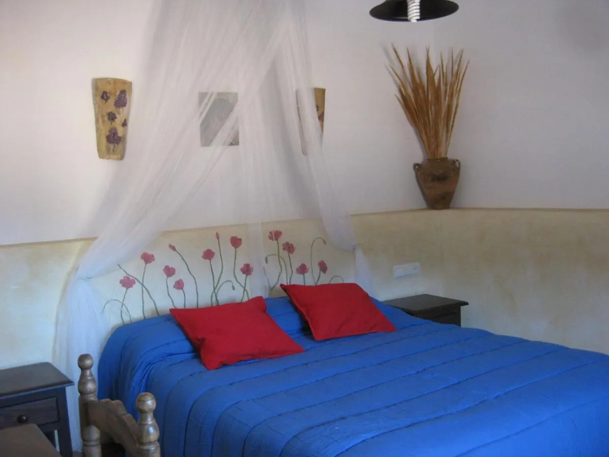 Inviting Holiday Home In Laroya With Shared Pool